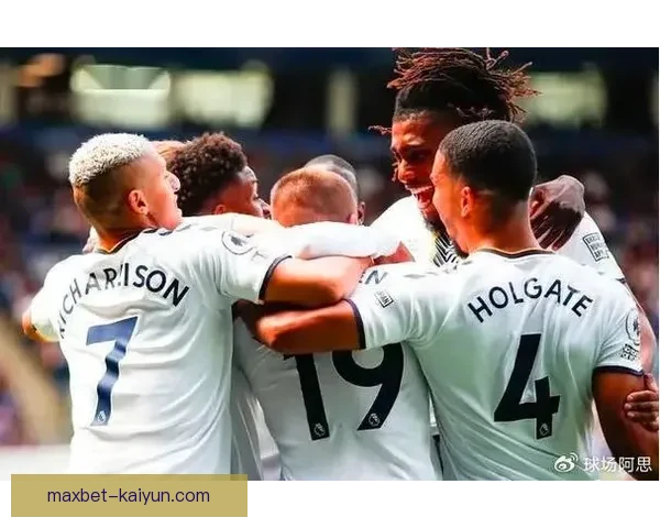 伯恩茅斯重拾辉煌，新教练引领球队迎接英超新挑战，状态回暖。