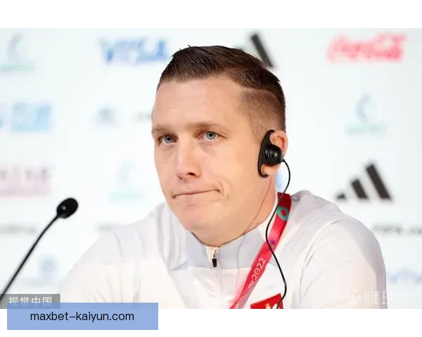 波兰泽林斯基在近期比赛中表现稳健，创造力备受关注