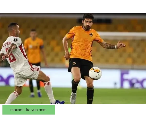 里昂战术解析显示球队在攻防转换中表现稳健，逐渐找到最佳阵容组合。